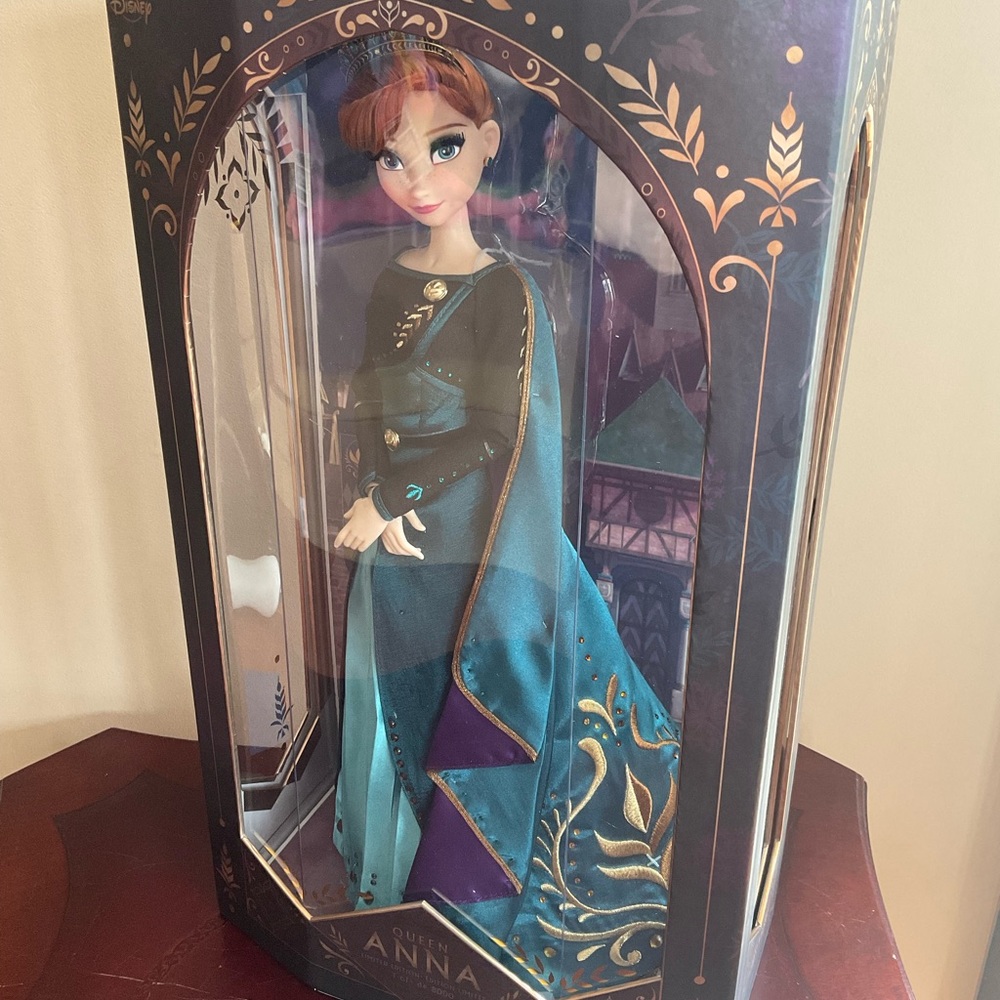 DISNEY  FROZEN MOVIE  2   QUEEN ANNA LIMITED DOLL   RETIRED  NWT